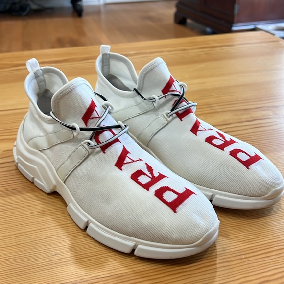 PRADA - Picture 3 of 10